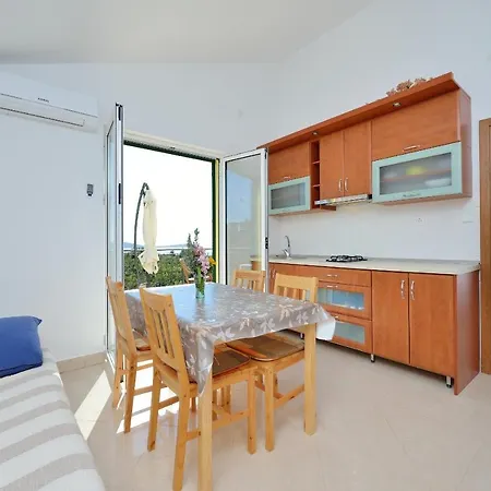 Apartman With Parking Space Cove Ljubljeva, Trogir - 18371 *